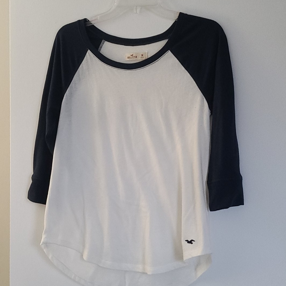 Hollister tee